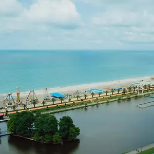 Nuage - 1st Line Sea View Апартаменты Батуми